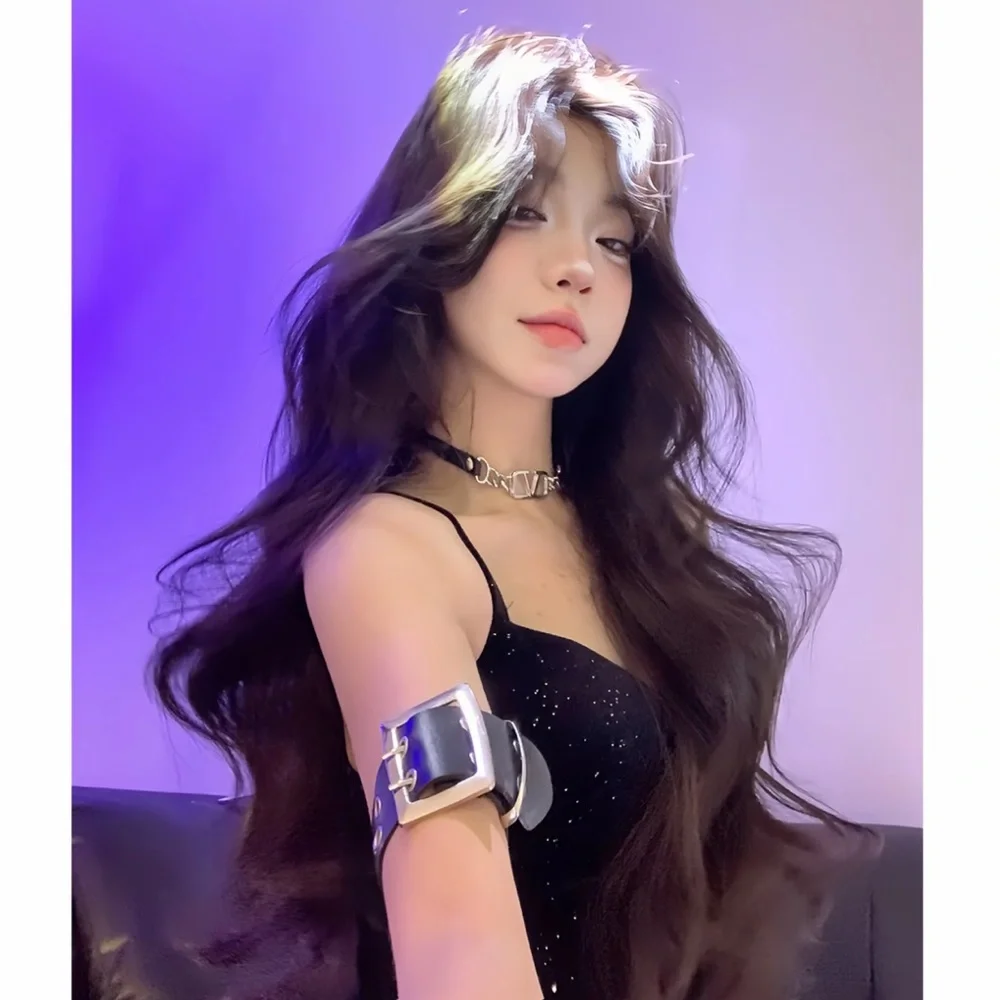 Voluminous 28 Inches Long Wavy Wig in Black